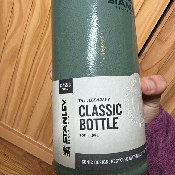 Stanley The‎ Legendary hammered green Classic Green Bottle 1 QT/ .94 L- has etch - Picture 4 of 5